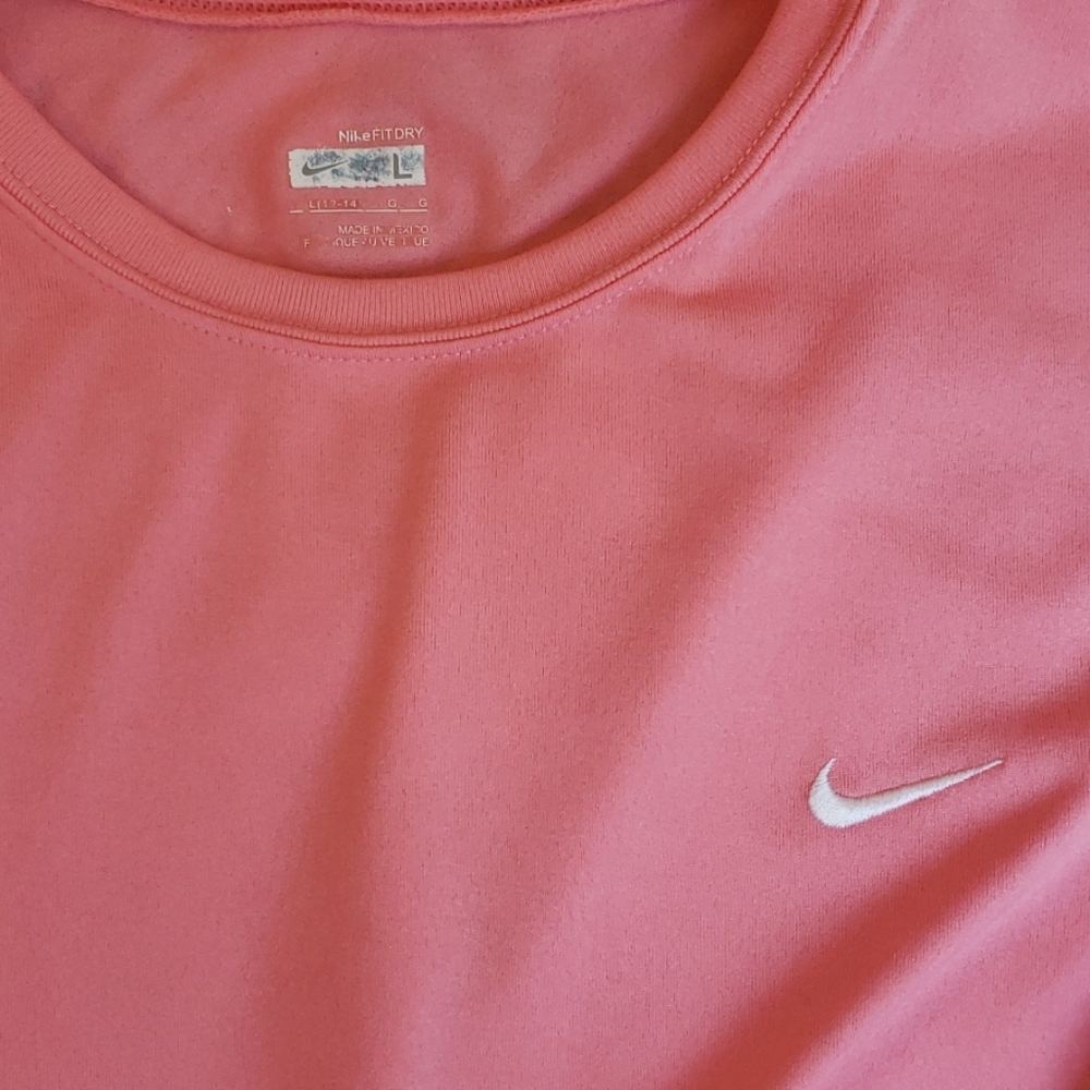 Nike top - Picture 2 of 2